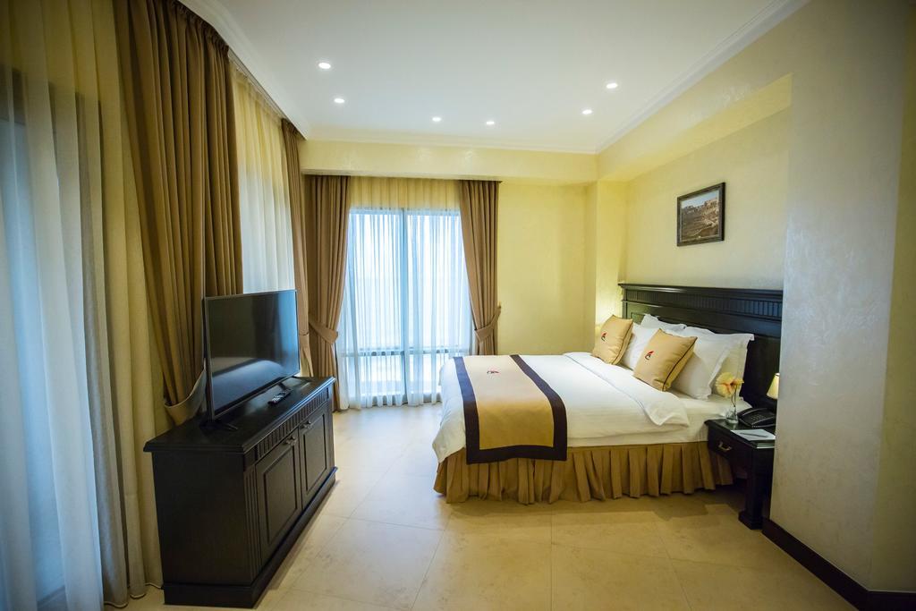 Colosseum Marina Hotel Batumi Bilik gambar